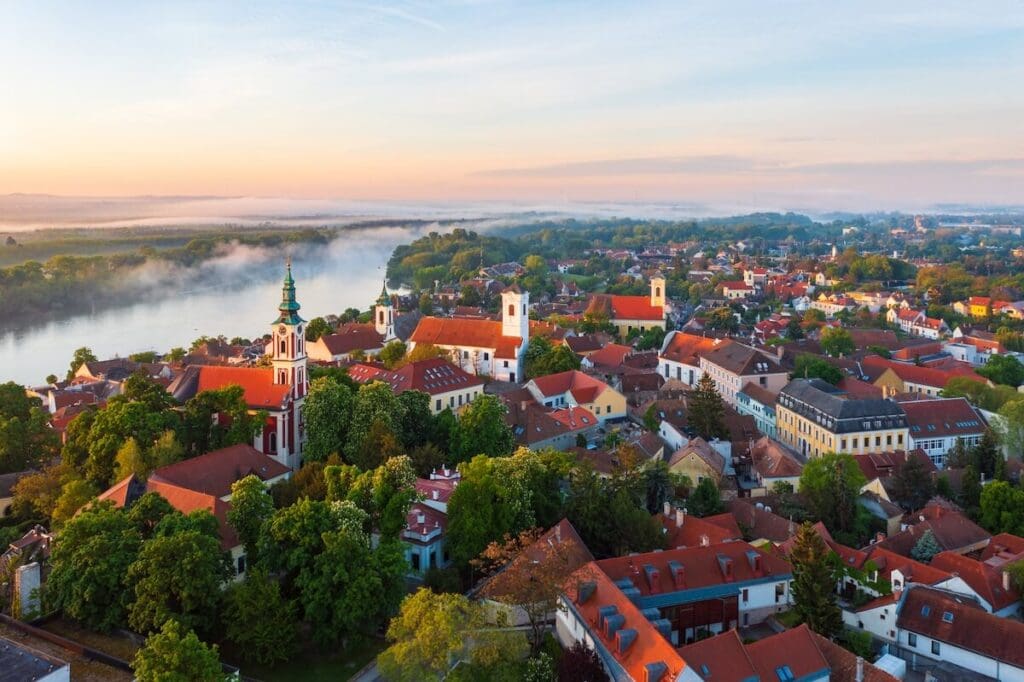Szentendre madártávlatból. A településvédelmi törvény lehetőséget ad a helyi önkormányzatoknak a betelepülések korlátozására.