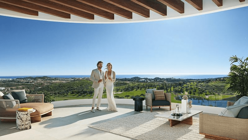 Panorámás kilátás egy vízparti lakóparkból. 