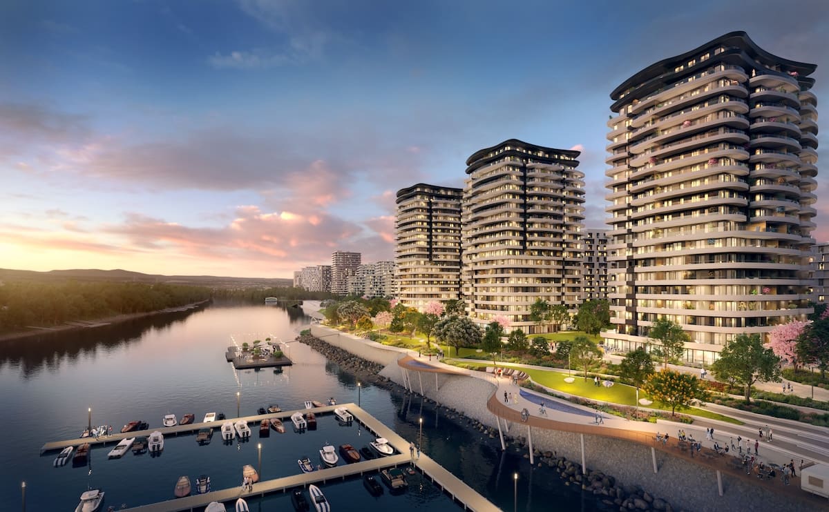 A Duna-parti Marina City lakópark a lemenő nap fényében.