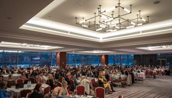 A Marriott Hotel (ami a Comferencia helyszíne volt) bálterme.