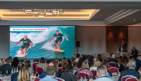 Balogh László előadása a Comferencia 2025 színpadán