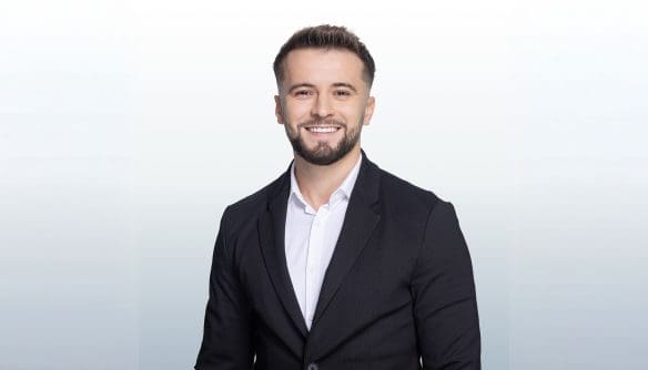 Szentgyörgyvölgyi Ruben ingatlanközvetítő portréja.