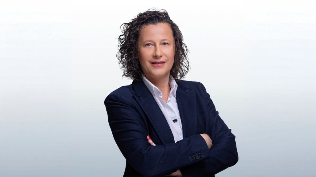 Balog Boglárka, a Balaton környékén tevékenykedő ingatlanközvetítő portréja