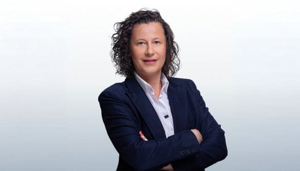 Balog Boglárka, a Balaton környékén tevékenykedő ingatlanközvetítő portréja