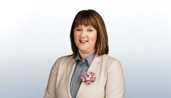 Manhertz Éva, a budai agglomeráció díjazott ingatlanközvetítőjének portréja.