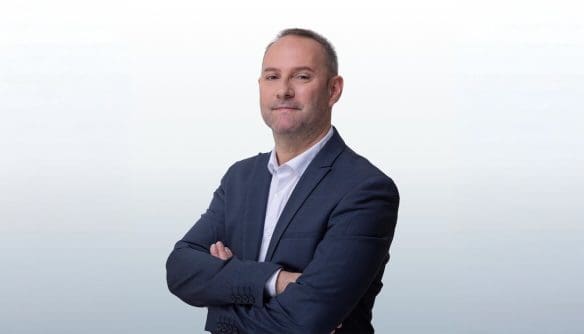 Nagy Roland, Kecskemét környékén tevékenykedő ingatlanközvetítő portréja.