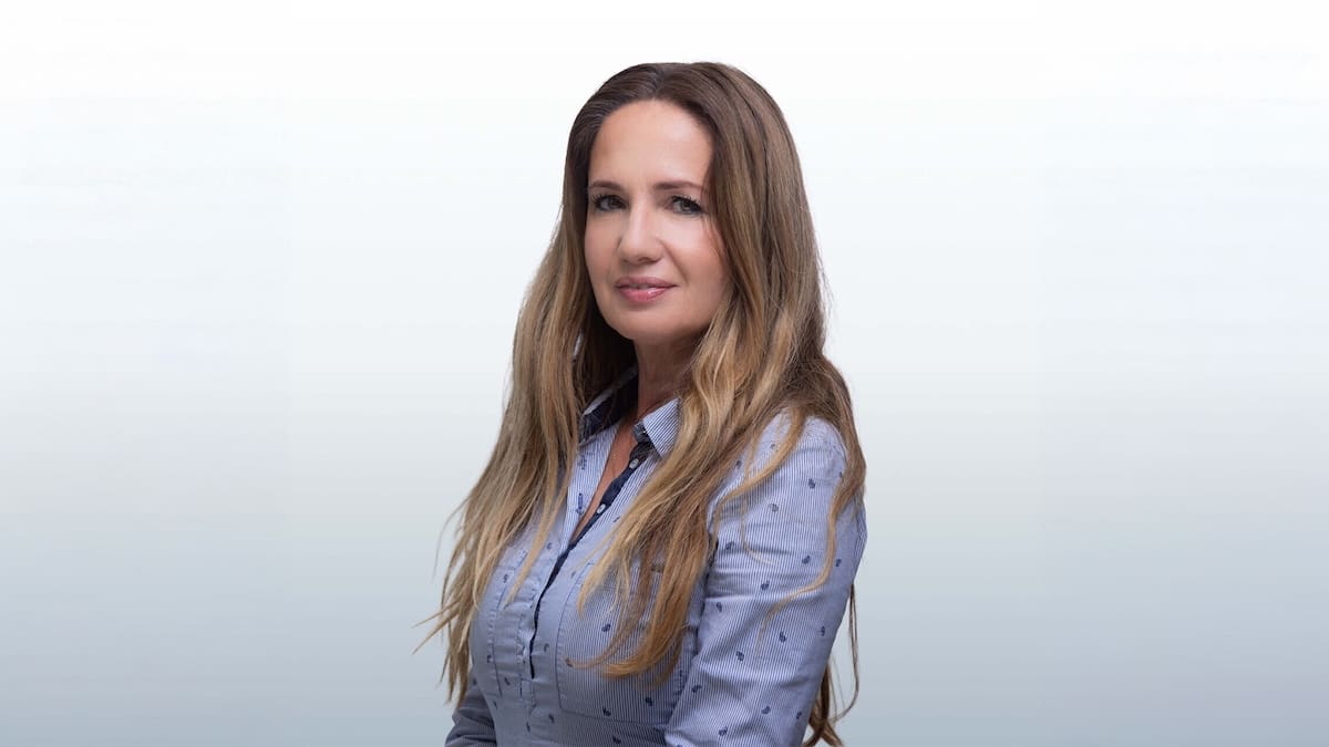 Mogyorósi Marianna, Nyíregyháza környékén tevékenykedő ingatlanközvetítő portréja.