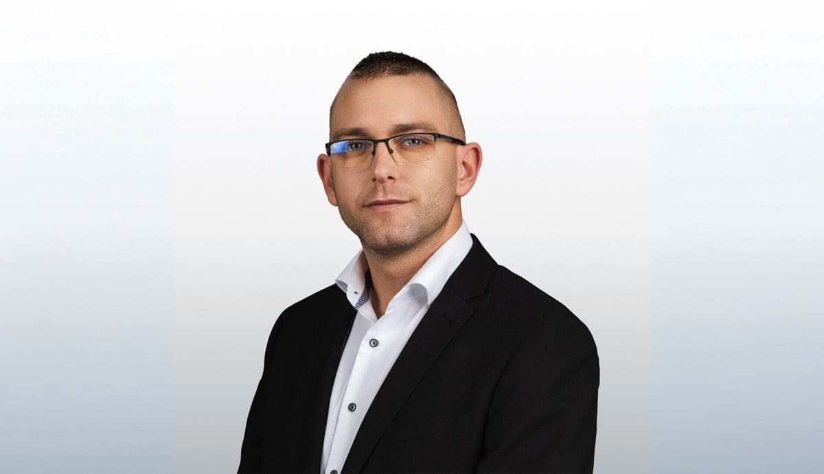 Balogh Nándor ingatlanközvetítő portréja